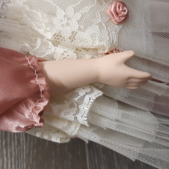 Seymour Mann limited edition porcelain Doll collectors - Picture 8 of 14